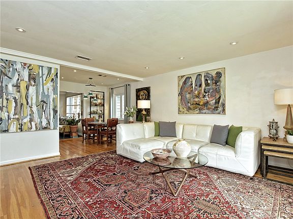 3rd image of 4912 W Park Dr