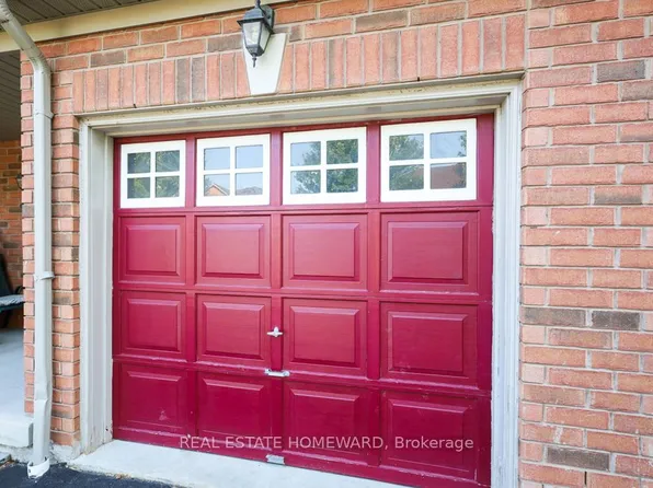 29 Beer Cres, Ajax, ON L1S 0A4