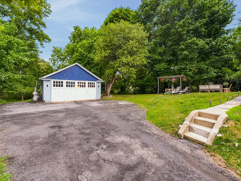108 Hooker Ave — Photo 40
