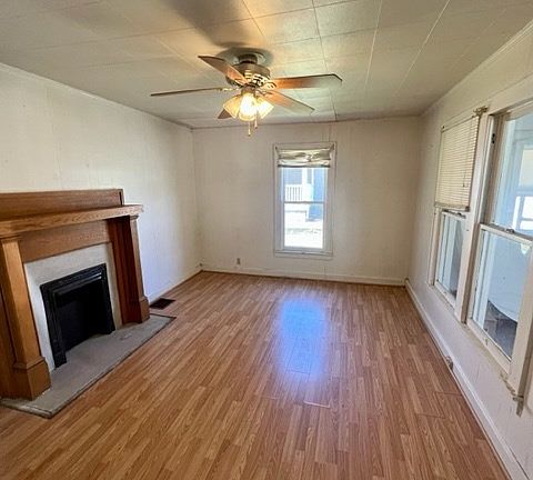 5th image of 450 Hall St