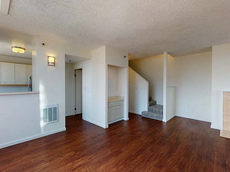 Trinity Towers Apartments — Photo 113