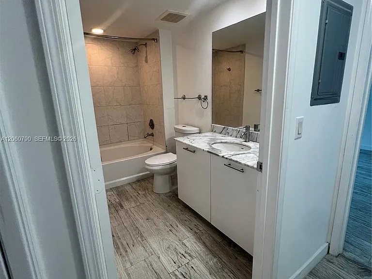 951 Brickell Ave #2403 — Photo 4