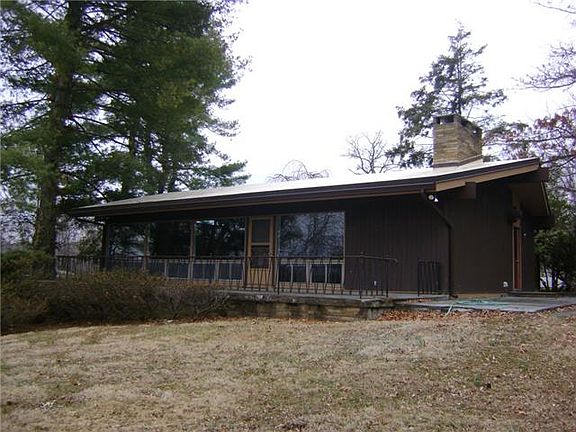 3rd image of 71 Susan Dr