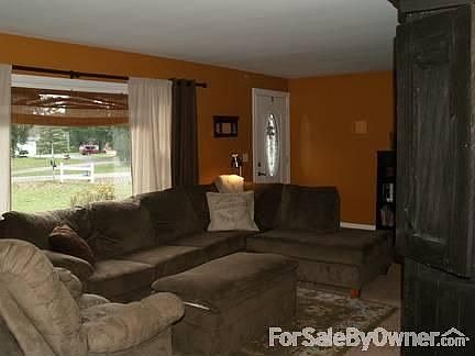 3rd image of 3735 Meadowbrook Dr