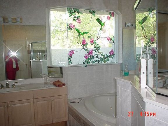 Master Bath w/jetted tub