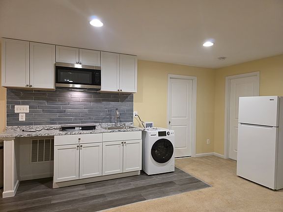 2nd image of 116 Courthouse Manor Dr
