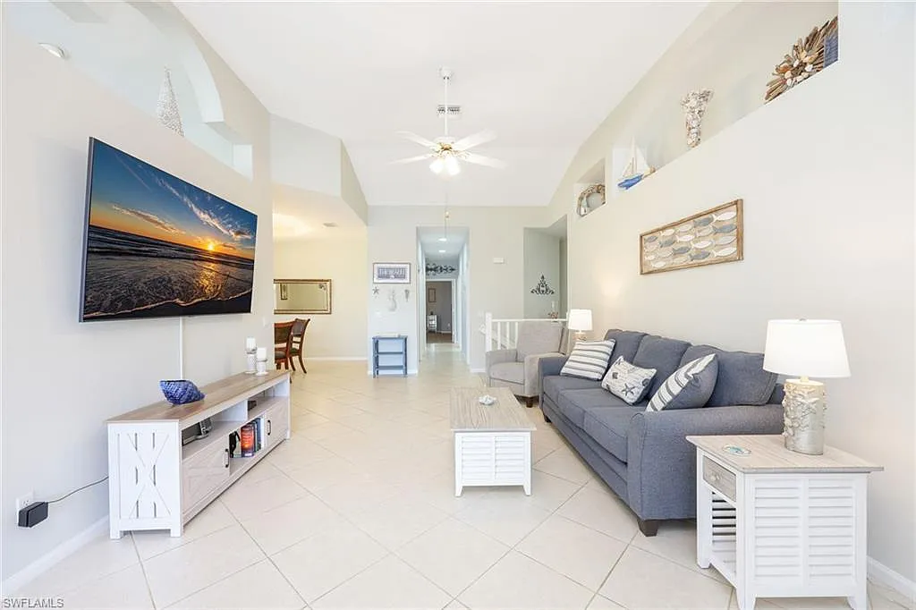 3 bed, 2.0 bath, 1960 sqft, $5,750 — Photo 4