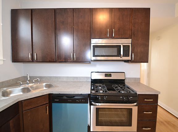 2nd image of 3538 W Grace St #E2