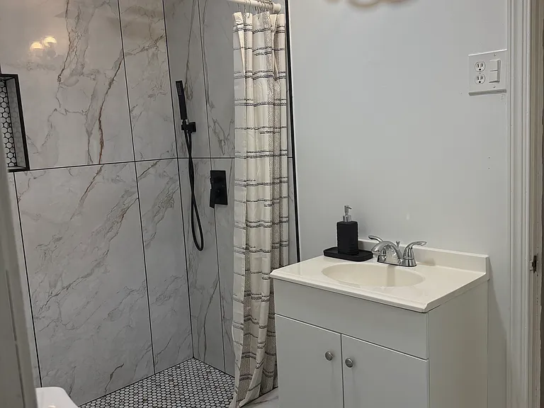 206 Griffith St — Photo 9