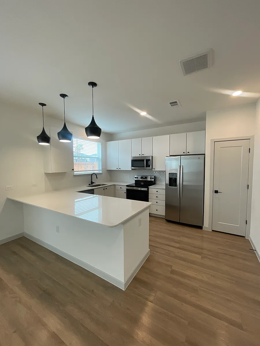 Building Photo - Alves Ln