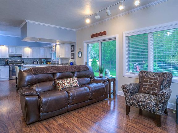 5th image of 18801 Diamond Pointe Ct
