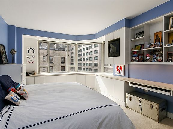 5th image of 30 E 62nd St APT 9H