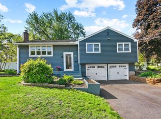 77 Croft Dr, Manchester, CT 06042