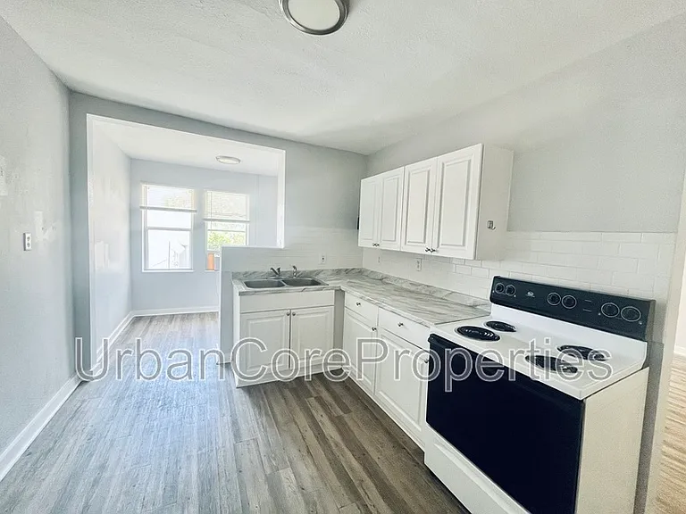 417 4th St N #302 — Photo 4