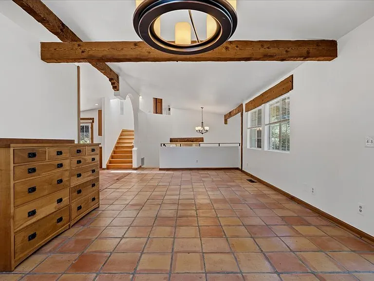 930 Valley View Dr — Photo 8