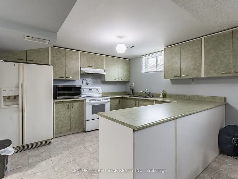 440 Rutherford Rd N — Photo 12