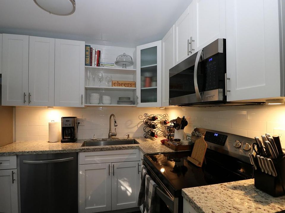 1st image of 119 Gardens Dr APT 201