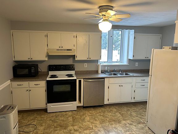 4th image of 8 James Dr #B