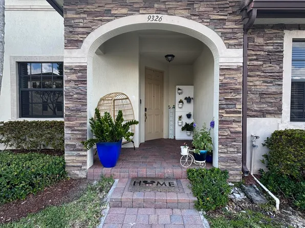 9326 W 33rd Lane, Hialeah, FL 33018