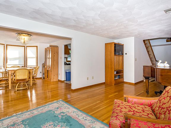 5th image of 194 West St