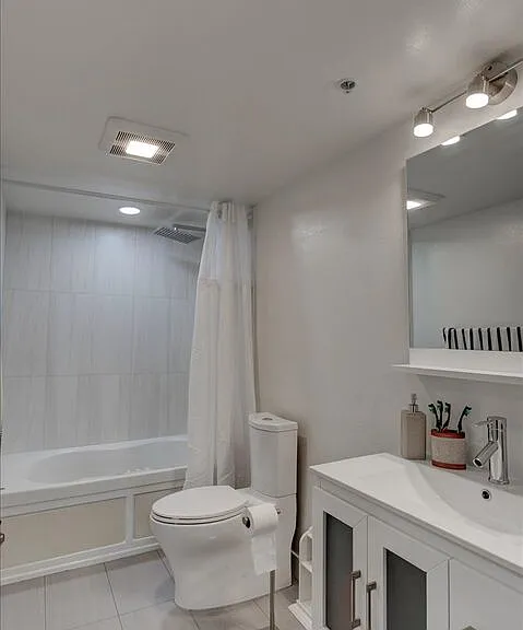 108 W Maple St #27 — Photo 10