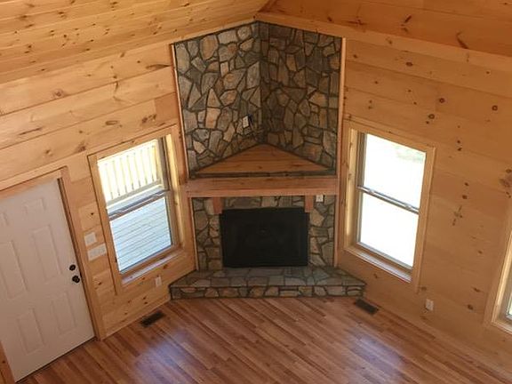 4th image of 214 River Oaks Dr