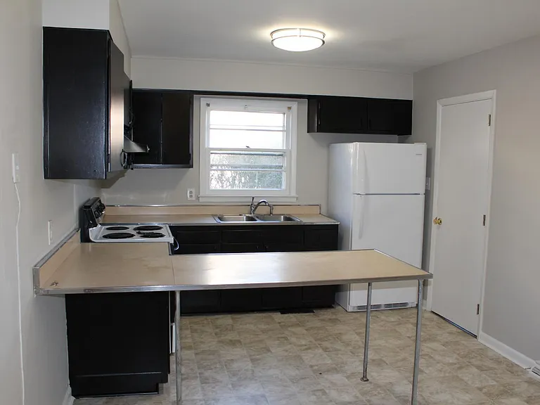611 Mobile St — Photo 4