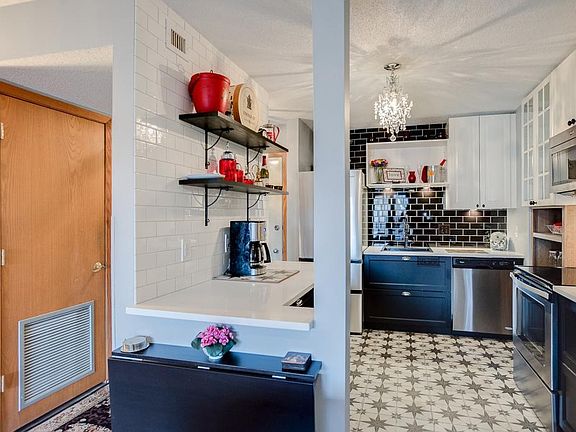 5th image of 26 10th St W Unit 708