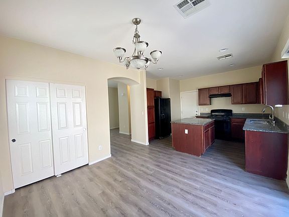 4th image of 134 Duxford Ave