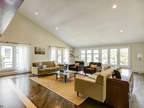 4th image of 203 Crestwood Dr