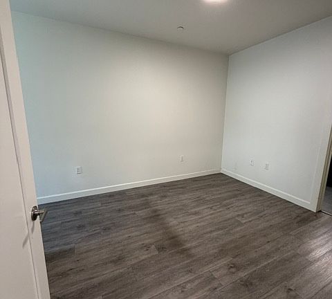 4th image of 12203 Moorpark St #102