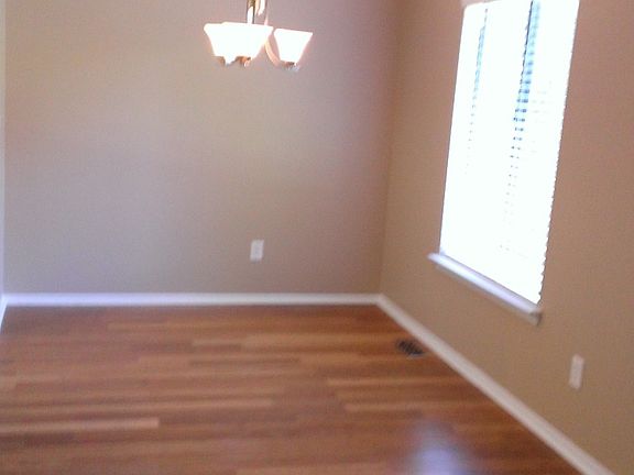 4th image of 41685 Bedford Dr