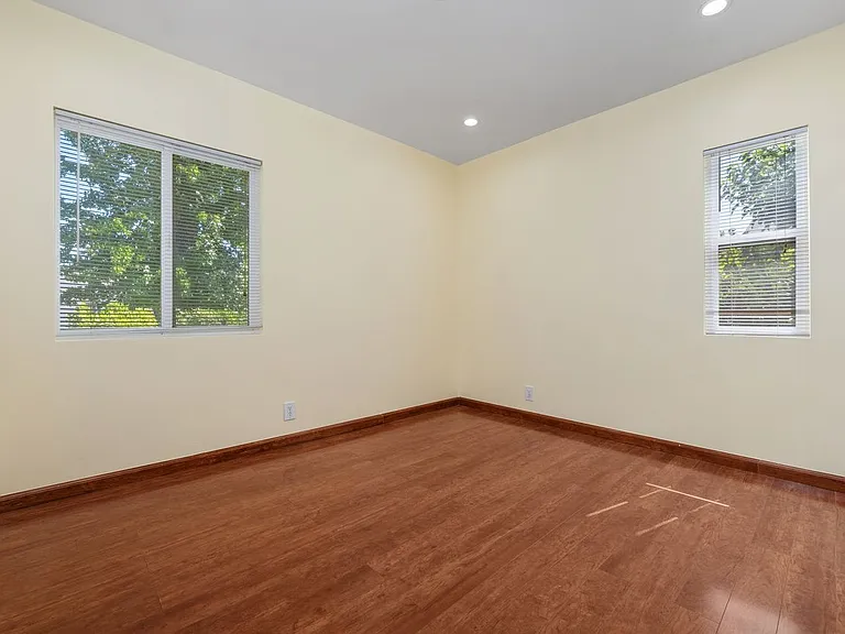 17434 Emelita St — Photo 29