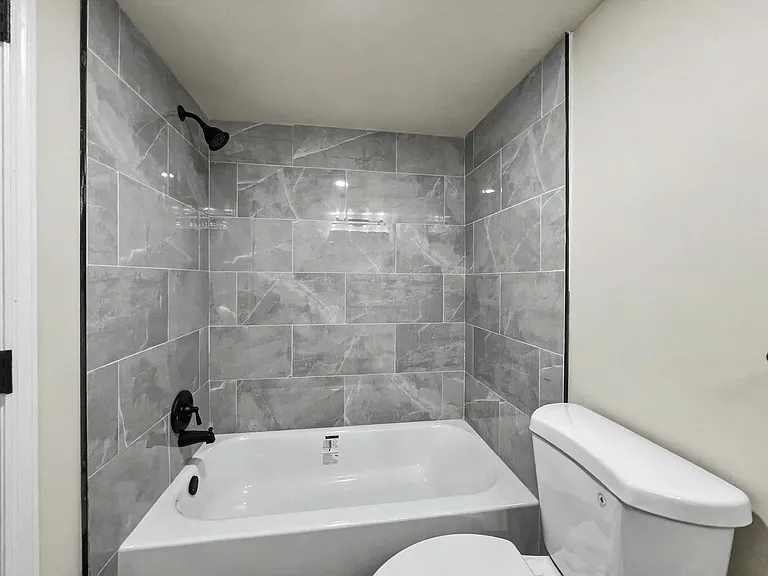 200 E Maple Ave — Photo 50