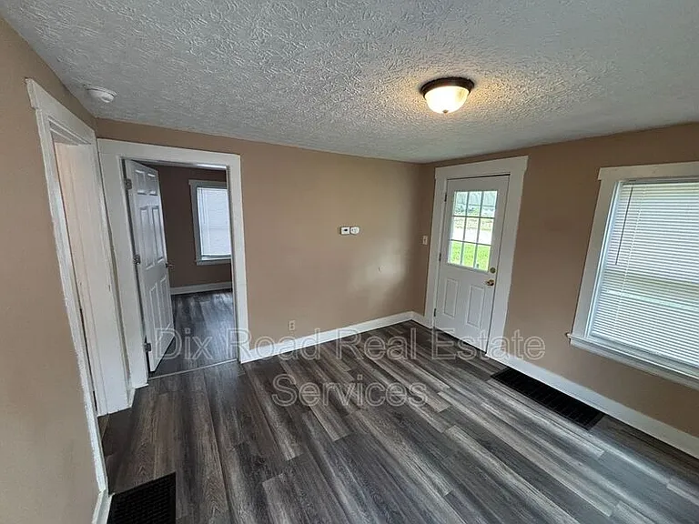 1211 Franklin St — Photo 8