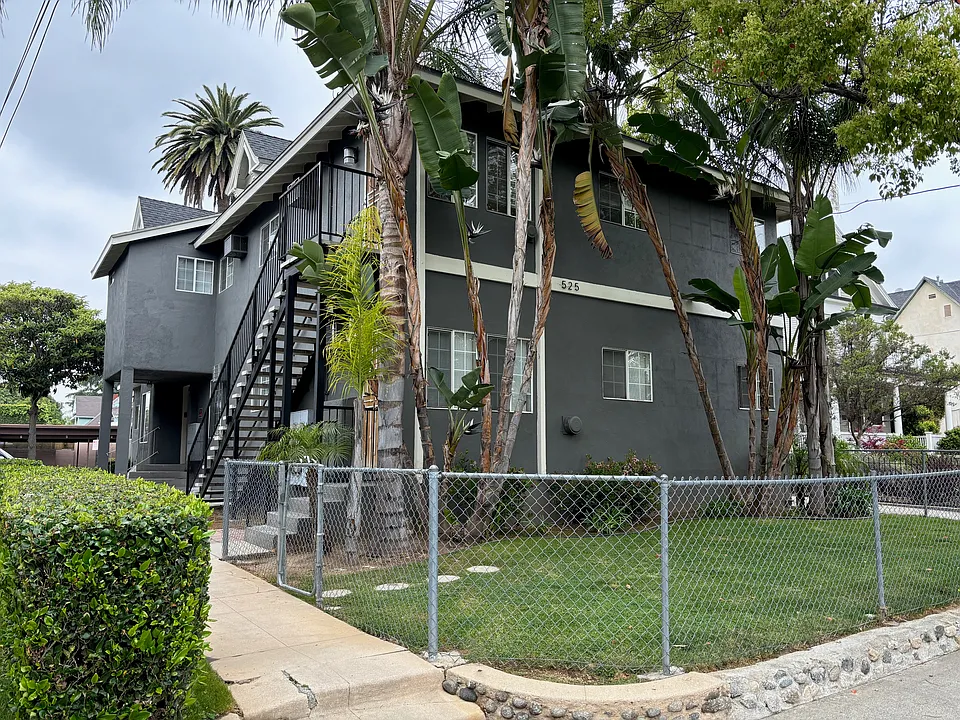 525 N Raymond Ave #12