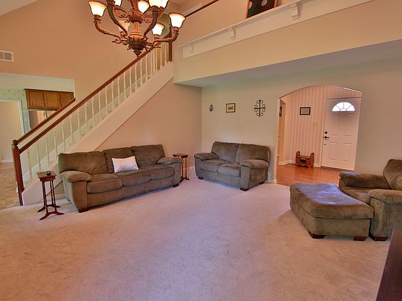 3rd image of 141 Cottonwood Dr