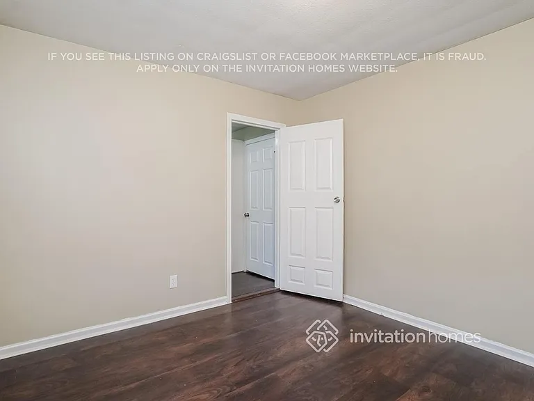 10018 Silverton Ave — Photo 13