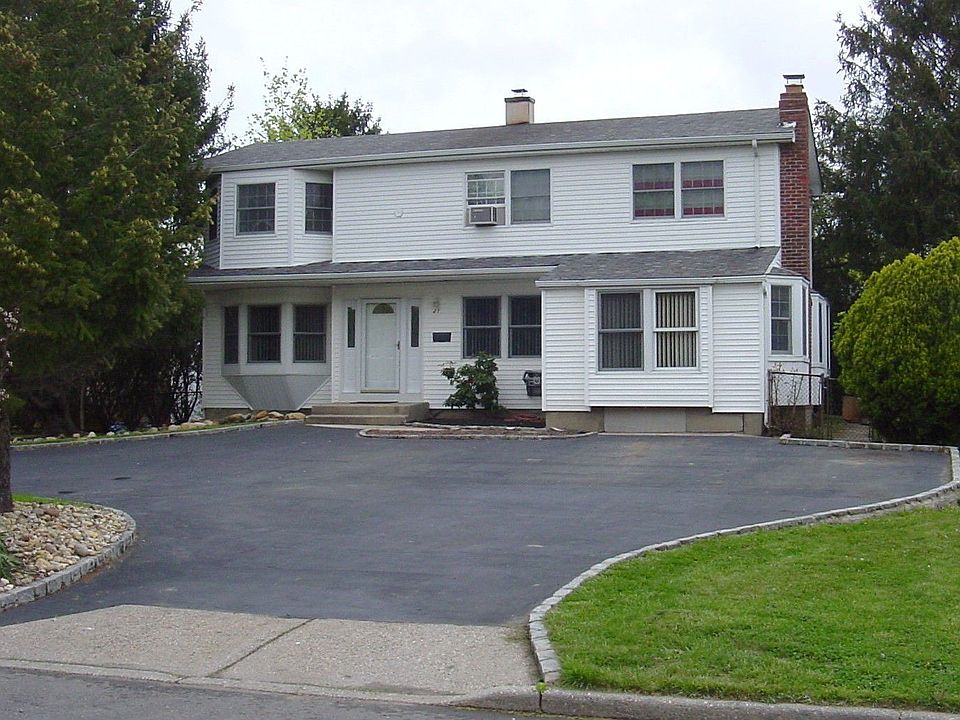 1st image of 21 Roundtree Dr