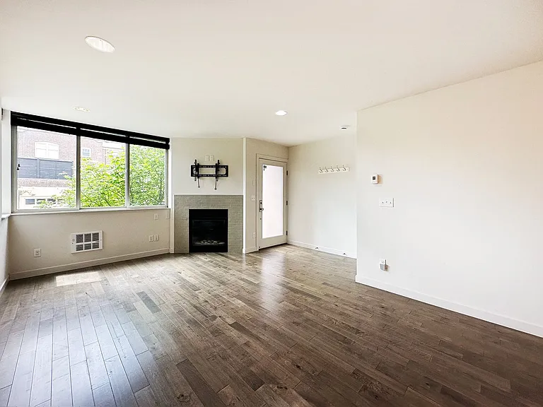 4812 Linden Ave N — Photo 3