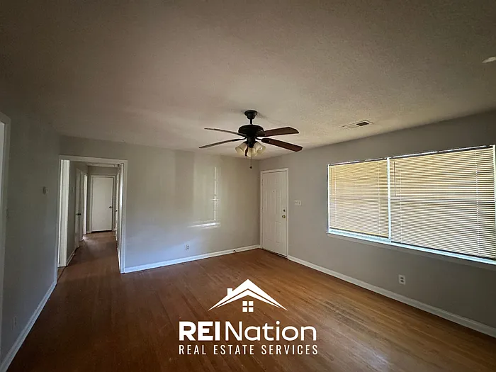 3 bed, 2.0 bath, 1377 sqft, $1,545 — Photo 3