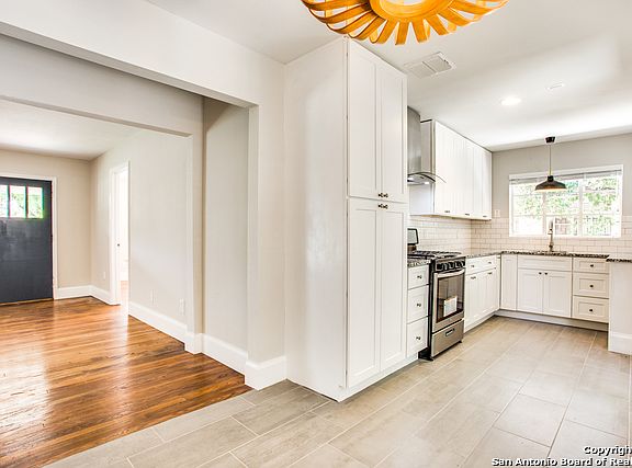 5th image of 2311 W Gramercy Pl