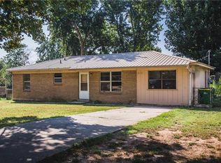 2307 Magnolia Dr, Springdale, AR 72762