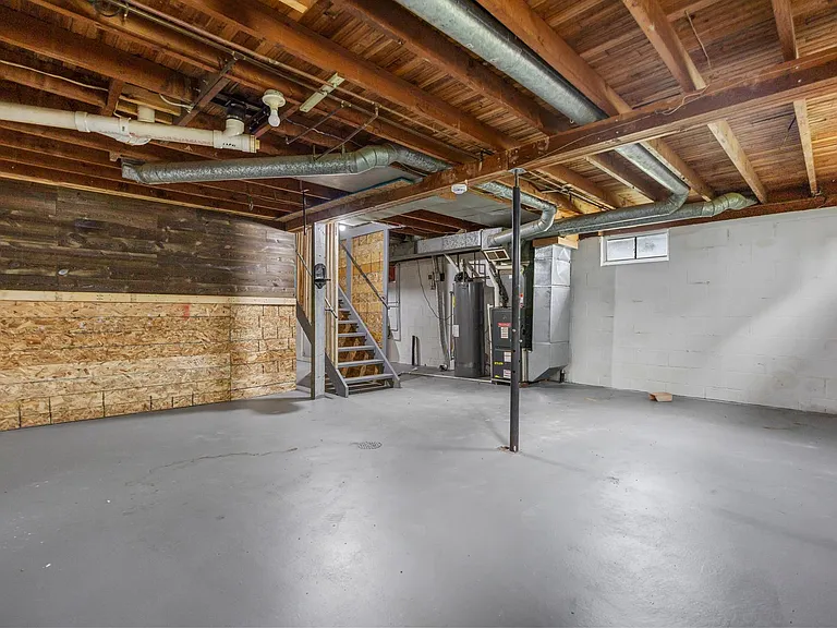 314 Warford St — Photo 16