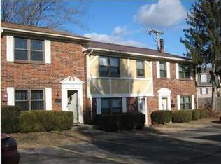 9827 Oakshire Dr, Jeffersontown, KY 40299