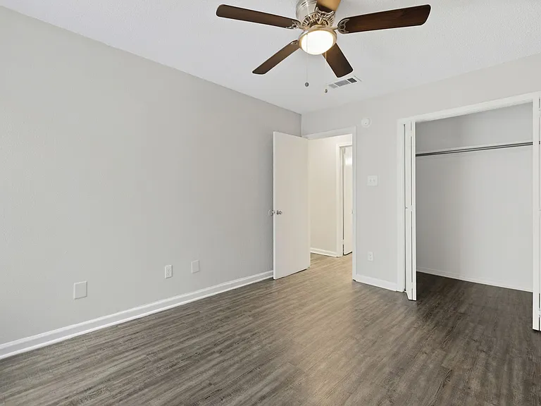 Residences at Overlook — Photo 25