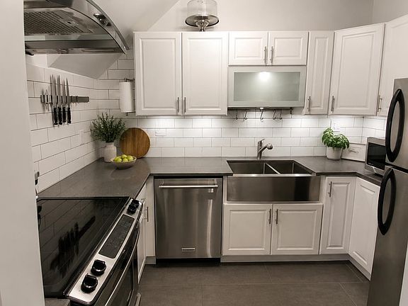 3rd image of 224 Monroe St APT 2FS