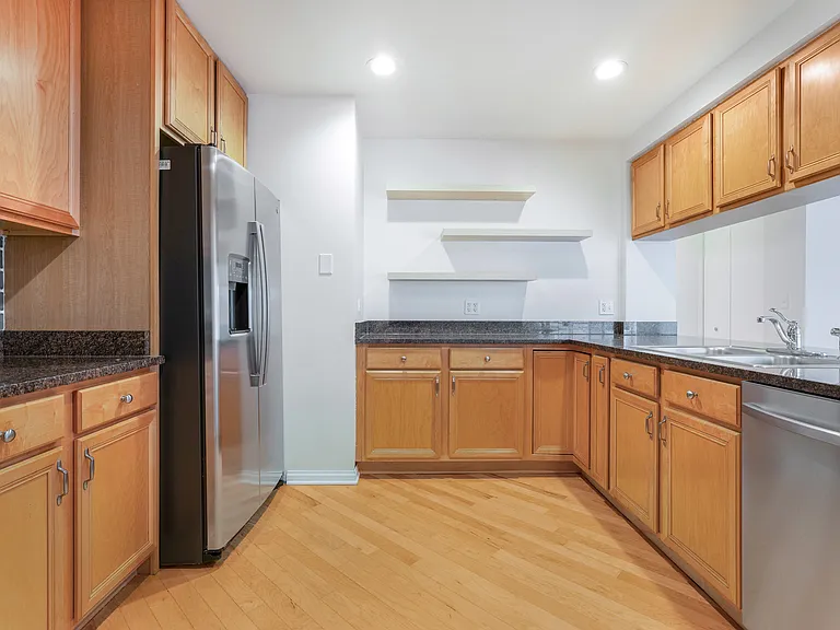 2307 W Wolfram St #312 — Photo 9