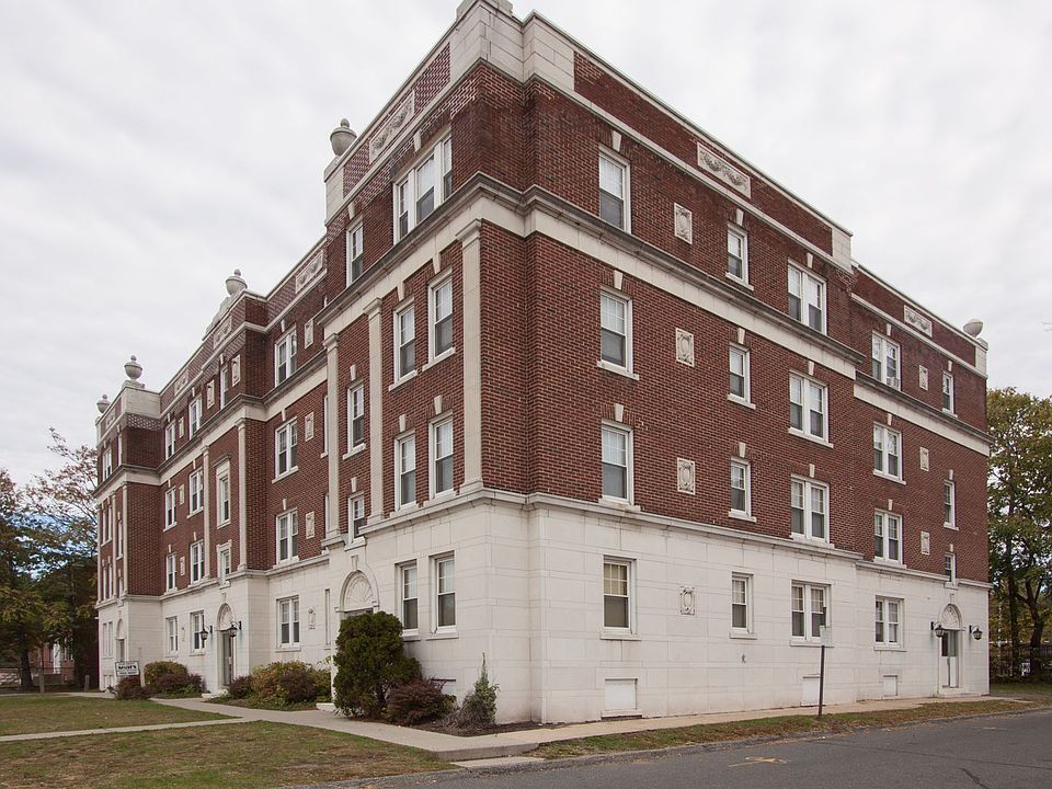 2nd image of 141-149 Maple St #147-17