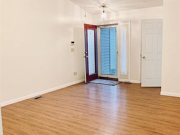 3rd image of 3802 Southern Manor Dr